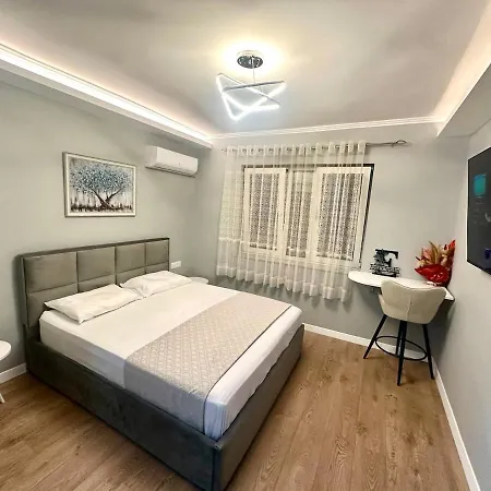Enia's Center - 30 Meters From Skanderbeg Square 公寓
