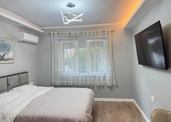 Enia's Center - 30 Meters From Skanderbeg Square Apartment *