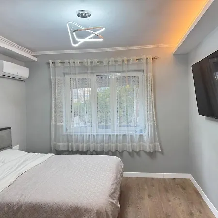 Enia's Center - 30 Meters From Skanderbeg Square Διαμέρισμα *