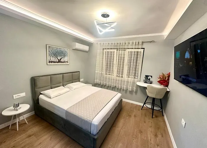 Enia's Center - 30 Meters From Skanderbeg Square شقة
